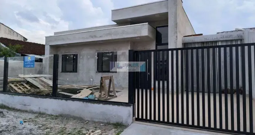 Casa exclusiva com terreno individual - 3 dormitórios/suíte - quintal e piscina.