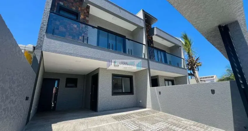 Sobrado com corredor lateral - 3 dormitórios/suíte - piscina e churrasqueira.