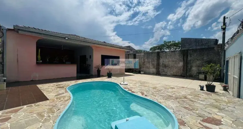Ampla residência contendo 4 dormitórios/suítes e piscina - excelente localização