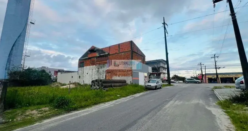 Amplo terreno a venda com 378m², excelente localização comercial.