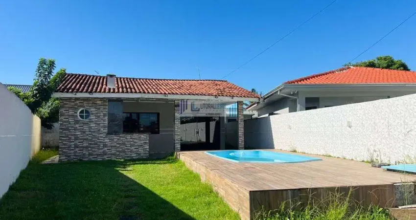 Residência próxima a Praia - contendo 3 dormitórios/Quintal com Piscina.