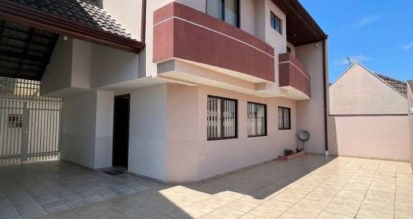 Sobrado com 3 quartos  para alugar, 137.88 m2 por R$3700.00  - Uberaba - Curitiba/PR