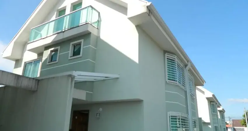 Sobrado triplex em condomínio para alugar no hauer / boqueirão.