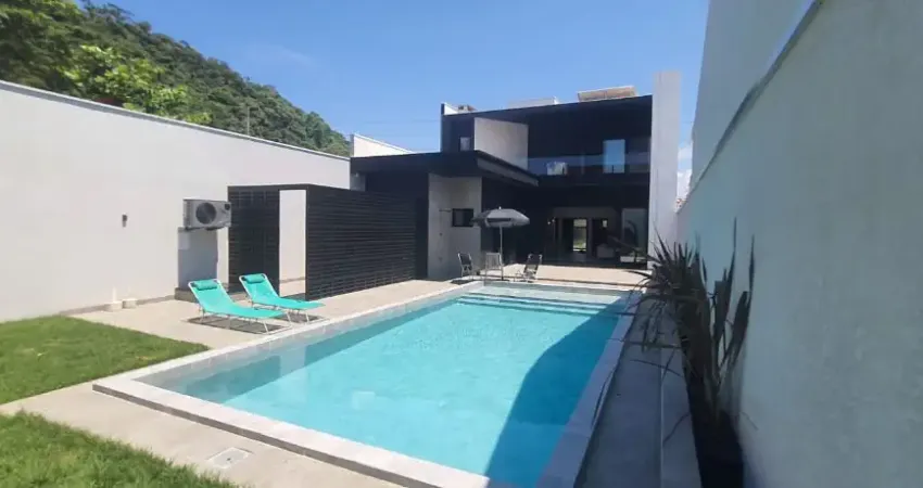 Linda Residência nova no centro Guaratuba
