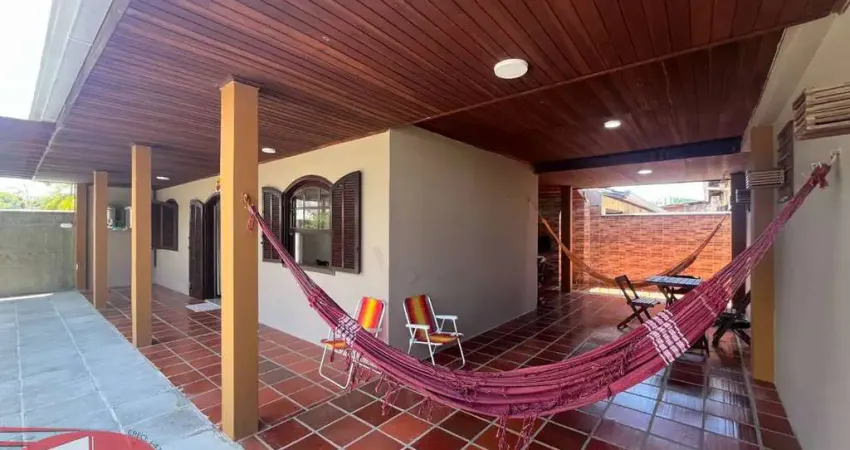 Casa com 2 quartos à venda na Rua La Paz, 72, Nereidas, Guaratuba