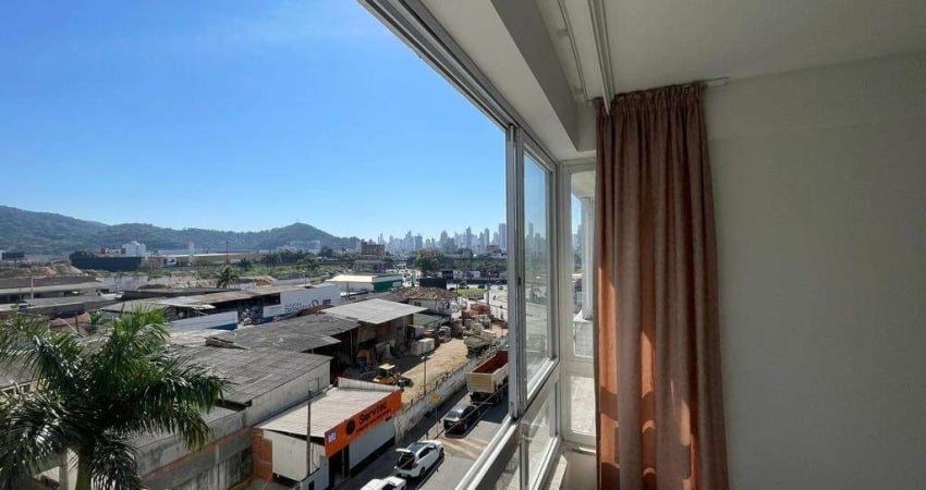 APARTAMENTO COM 02 SUÍTES PRÓXIMO À BALNEÁRIO CAMBORIÚ