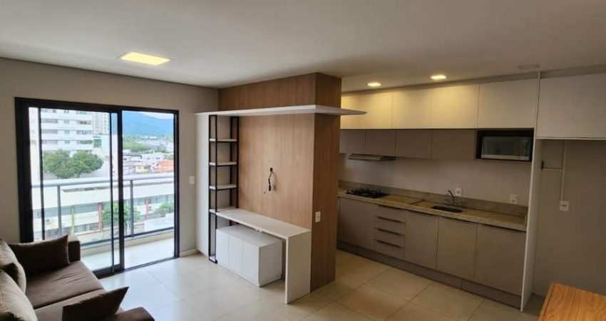 APARTAMENTO COM 01 DORMITÓRIOS NO CENTRO DE BALNEÁRIO CAMBORIÚ
