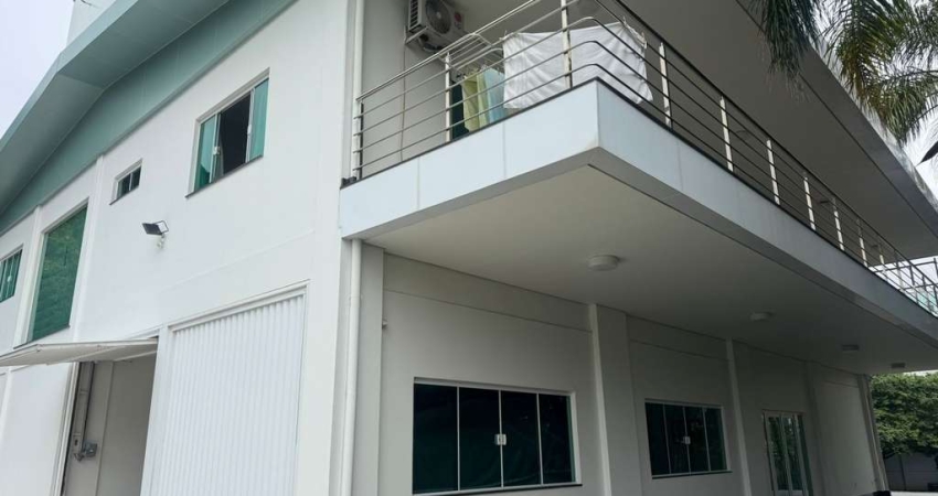 CASA ALTO PADRÃO COM VISTA LIVRE PARA PRAIA DE CABEÇUDAS EM ITAJAÍ