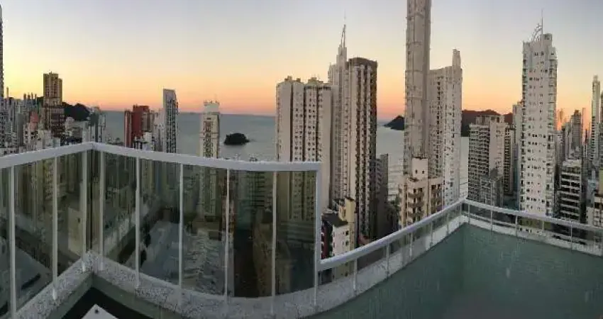 COBERTURA DUPLEX  MOBILIADA E DECORADA PRÓXIMO À PRAIA EM BALNEÁRIO CAMBORIÚ