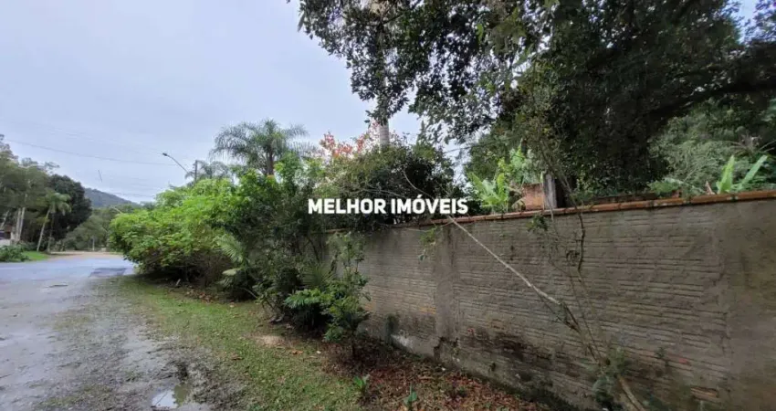 Terreno à Venda Localizado na Praia do Estaleiro em Balneário Camboriú