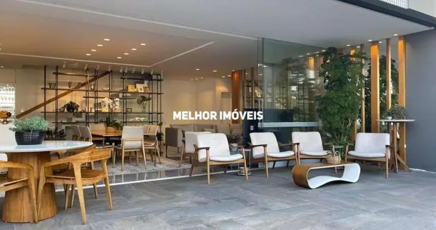 Casa de Alvenaria nova à venda com 5 suítes e 8 vagas de garagem localizada no centro de Balneário Camboriú