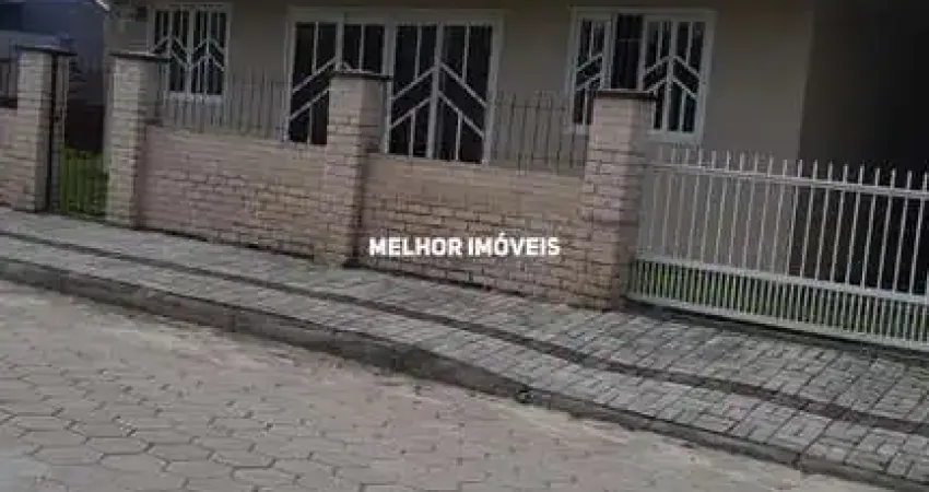Casa com 06 dormitórios no Bairro Itacolomi - Balneário Piçarras - SC