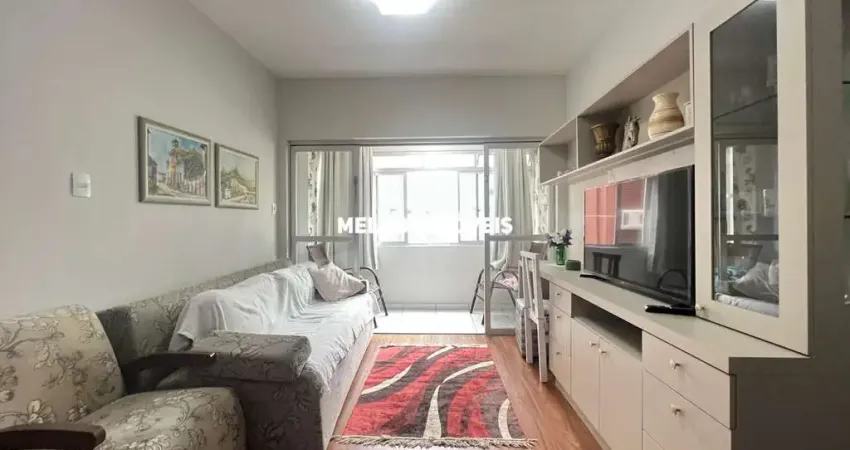Apartamento a venda na quadra do mar, localizado no Centro Sul de Balneário Camboriú.