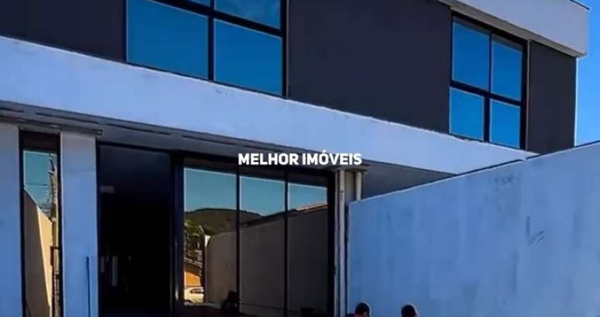 Sobrado Triplex á venda localizado no Bairro da Barra - Balneário Camoriú-SC
