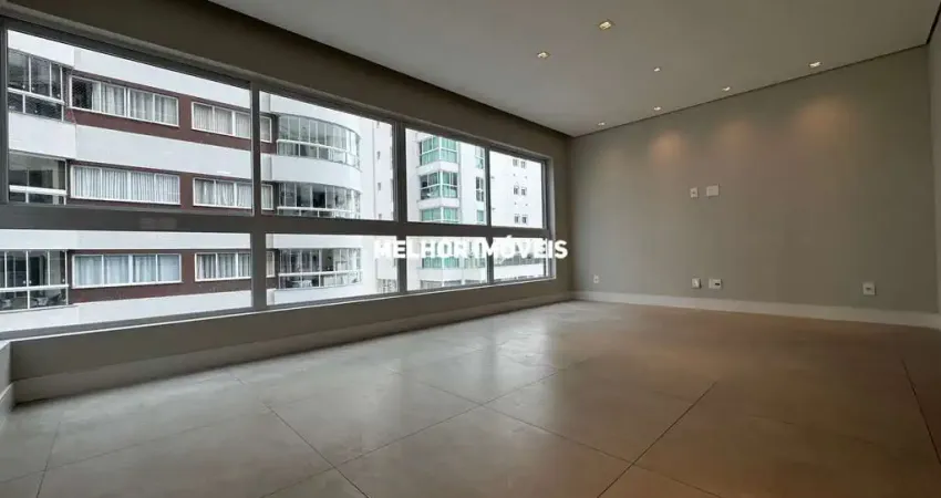 Locação anual apartamento semi mobiliado com 3 suítes e 03 vagas localizado em balneário camboriú