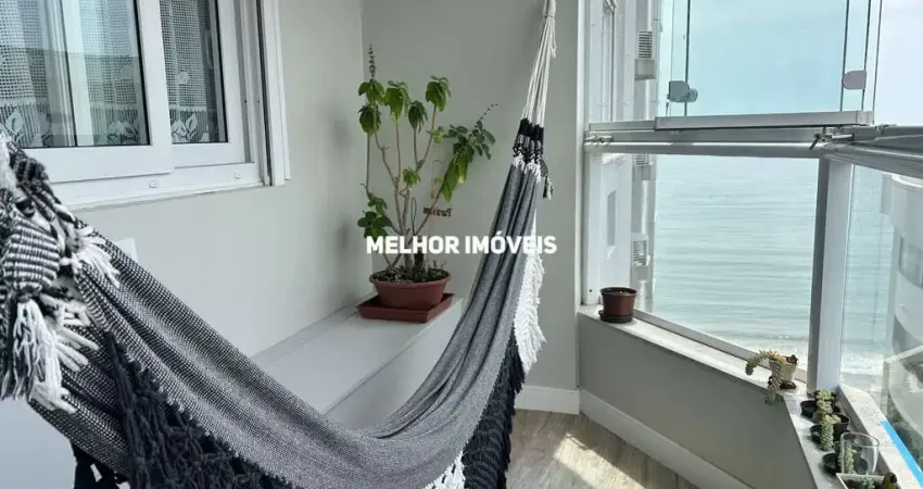 Apartamento á venda com 3 dormitórios e 1 vaga de garagem, com vista lateral para o mar.