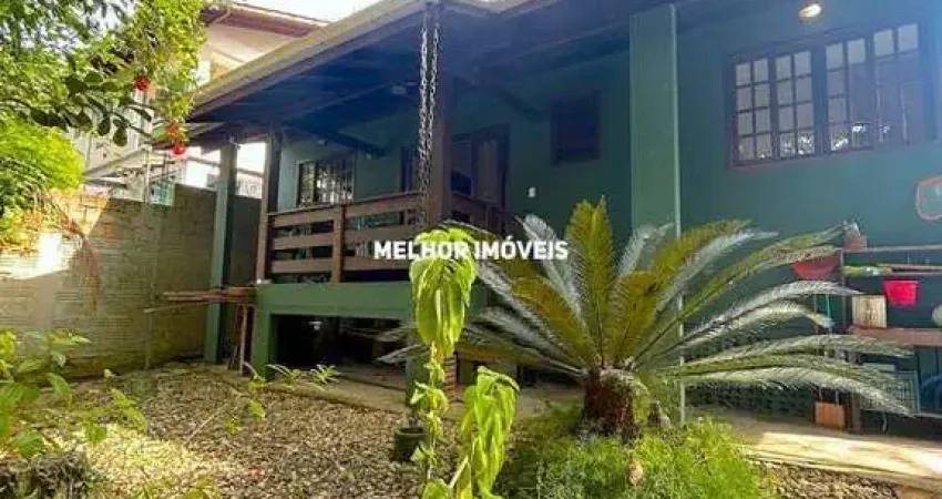 Casa á venda na praia de taquaras com 3 dormitórios e 3 vagas - balneário camboriú.