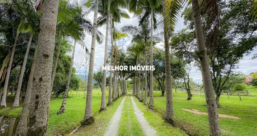 Sítio à venda em camboriú-sc com 15.595m². um verdadeiro paraíso com 6 lagoas, pomar e móveis rústicos.