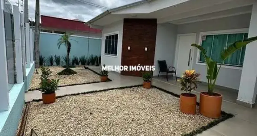 Casa á venda com 3 dormitórios sendo 01 suíte e 03 vagas de garagem em itapema.