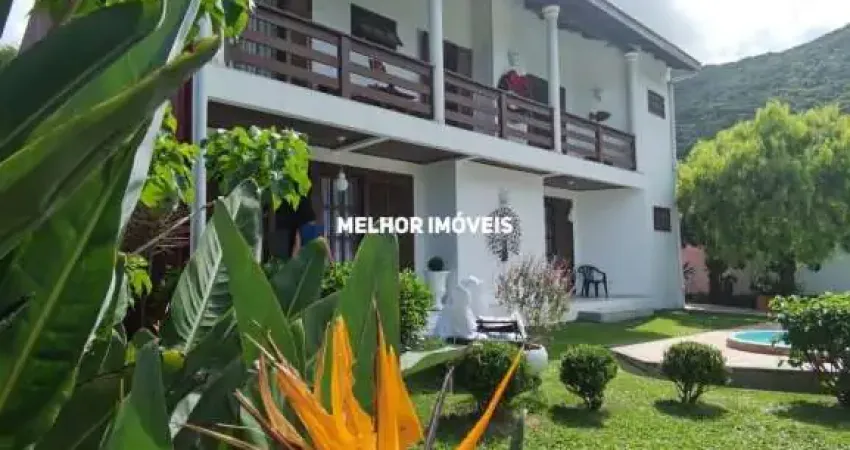 Casa à Venda com 05 Suítes , localizada na Praia de Taquaras em Balneário Camboriú - SC