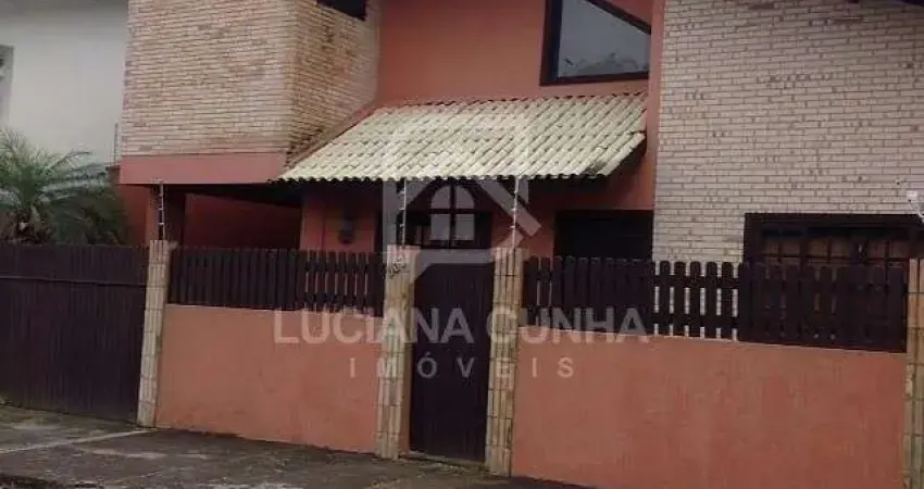 Casa à venda na praia brava - rua exclusiva, próximo a natureza