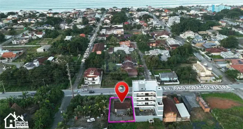 Casa em localização comercial, na Avenida João Horácio Vieira, no centro- Itapoá