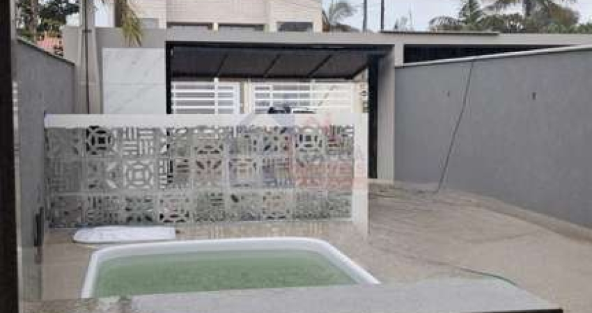 Sobrado com 4 quartos, 1 suíte, no Balneário Sai Mirim, a 400m do mar.