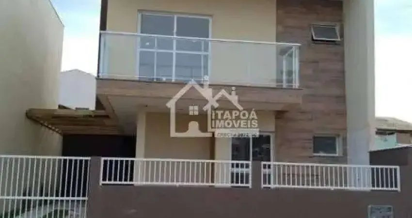 Sobrado apenas 350 metros do mar - balneário cambijú em tapoá - 101m², 2 vagas de garagens.