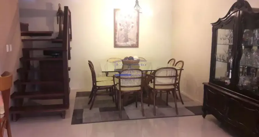 Casa para locação em Porto Alegre-RS, bairro Ipanema, zona livre de alagamento: 3d, 1 suíte, 3 salas, 3 banheiros, 2 vagas, 140m². Venha conhecer!