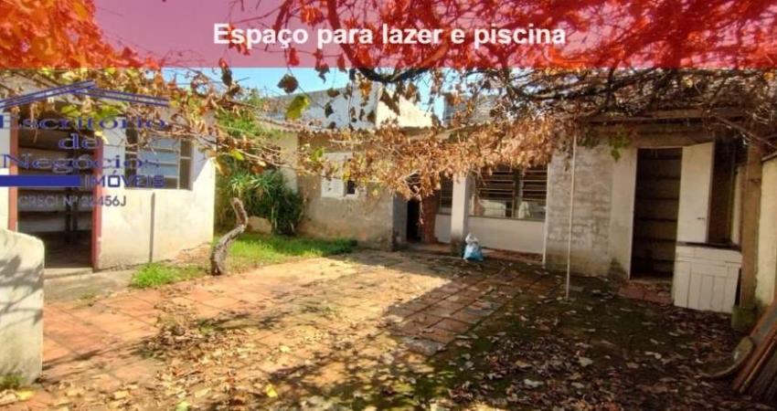 Oportunidade única: Terreno com casa antiga à venda em Porto Alegre-RS, bairro Cavalhada - Itbi grátis