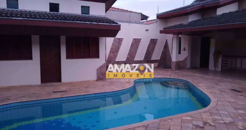 Casa com 3 dormitórios à venda, 330 m² por R$ 900.000,00 - Vila São Geraldo - Taubaté/SP