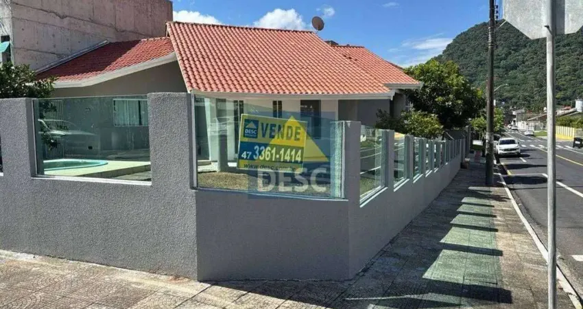 Casa com piscina à venda no bairro da barra em balneário camboriú