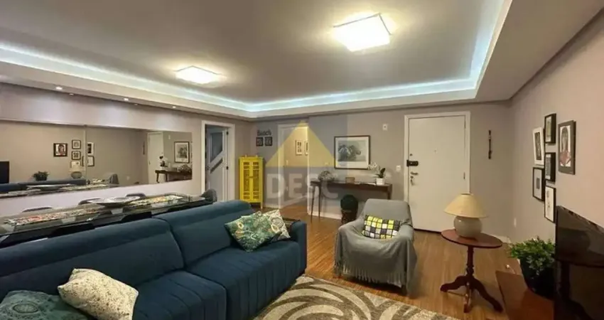 Apartamento à venda com três dormitórios no Ed. Adolfo Blaese em Balneário Camboriú