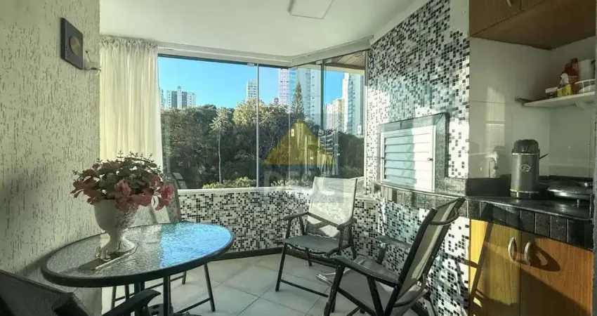Apartamento diferenciado semi mobiliado à venda no Ed. Cidade do Cairo em Balneário Camboriú