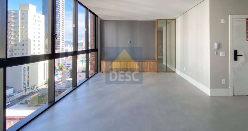 Apartamento semi mobiliado com 4 dormitórios para locação no Ed Soho Village em Balneário Camboriú