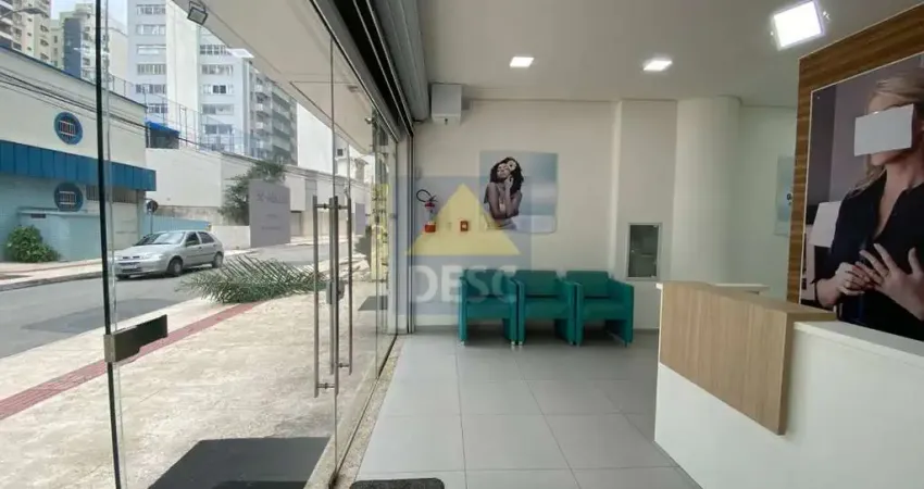 Sala comercial para locação anual com 100m² no centro de balneário camboriú