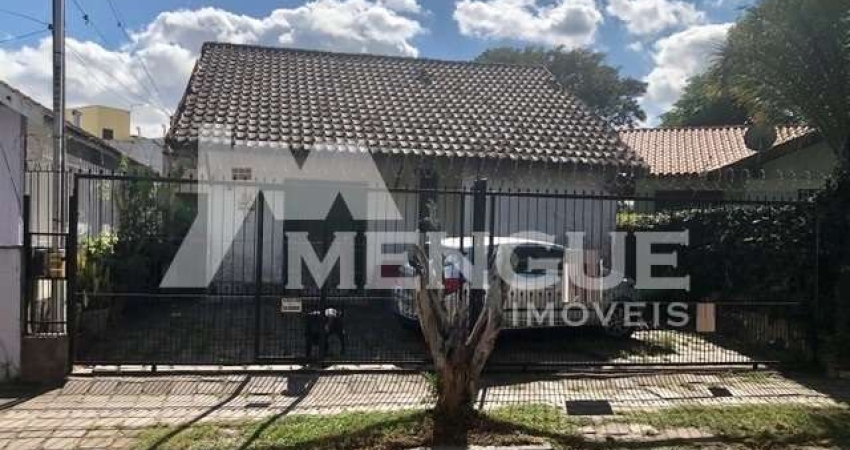 Casa com 3 quartos à venda na Rua Marechal Simeão, 114, Passo da Areia, Porto Alegre