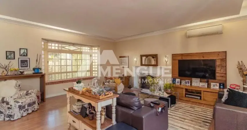 Casa com 3 quartos à venda na Travessa Trindade, 40, Jardim Lindóia, Porto Alegre