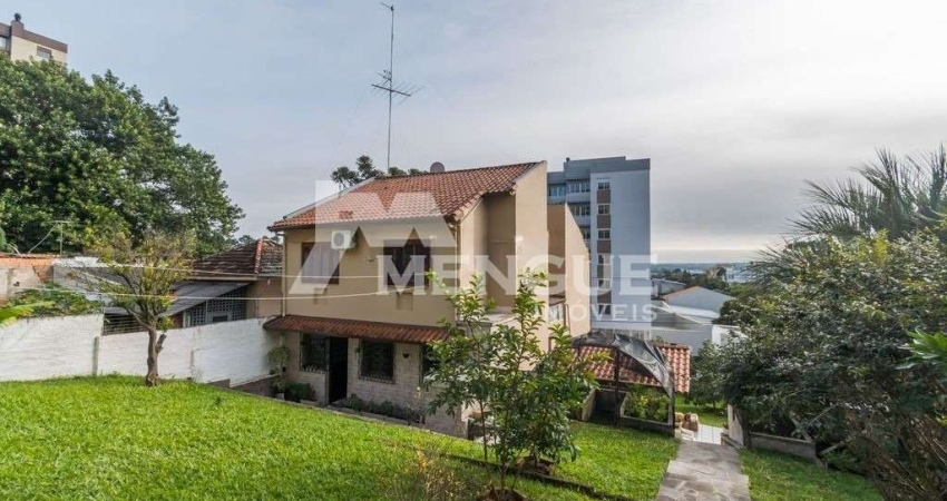 Casa com 3 quartos à venda na Rua Edmundo Bastian, 1013, Cristo Redentor, Porto Alegre