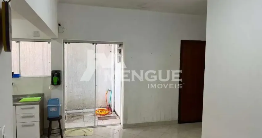 Apartamento com 2 quartos à venda na Beco Andaraí, 65, Passo da Areia, Porto Alegre