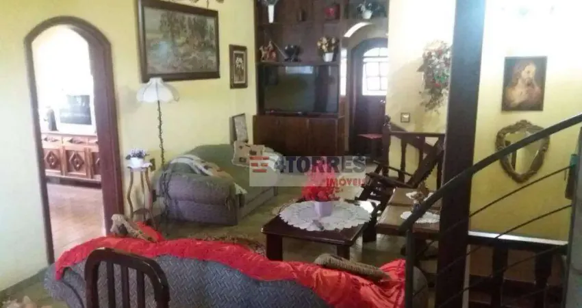 Ótima casa com 200m² AC, 510m² AT, + 2 casas alugadas no terreno,  Maravilhosa oportunidade