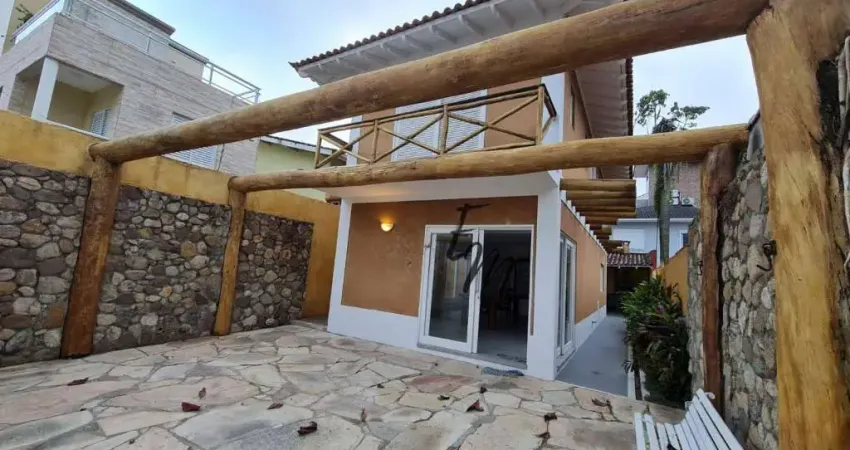 Linda Casa de Altíssimo Padrão Mobiliada em São Sebastião/SP.