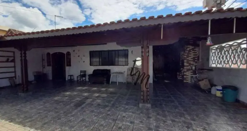Linda Casa com Quintal Espaçoso na Mirim - Praia Grande/SP.