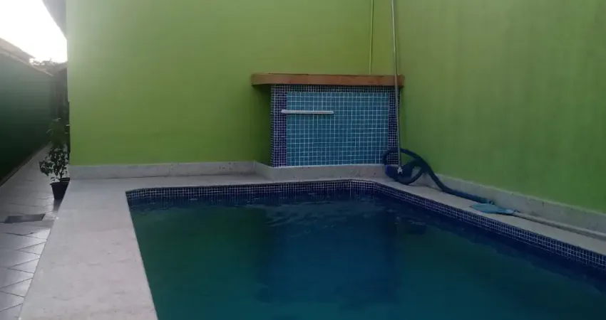 Casa com 3 dormitórios à venda, 212 m² por R$ 790.000 - Vila Guilhermina - Praia Grande/SP