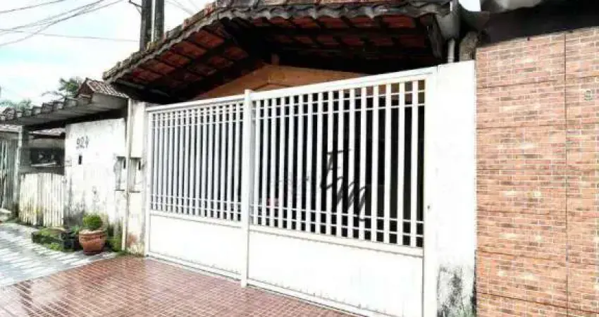 Casa com 2 dormitórios à venda por R$ 335.000,00 - Maracanã - Praia Grande/SP