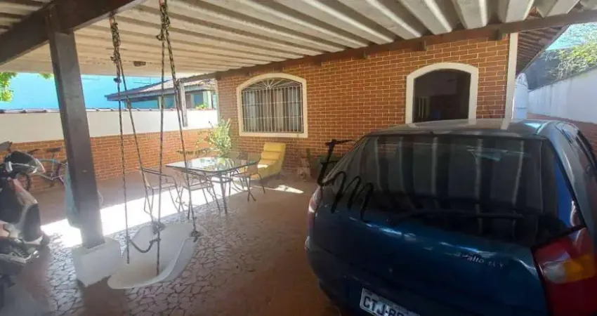 Casa com 3 dormitórios à venda, 171 m² por R$ 850.000,00 - Tupi - Praia Grande/SP
