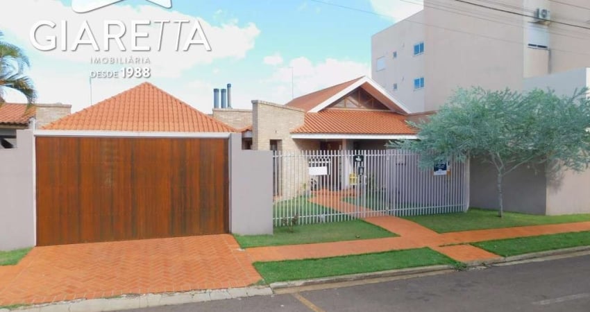 Casa grande e semi mobiliada à venda no Centro, Toledo - PR
