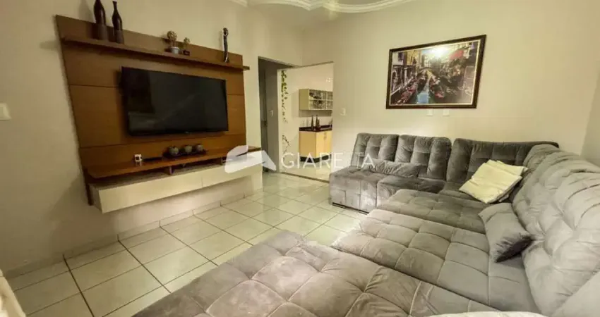 Casa ampla à venda em excelente localização, jardim gisela, toledo - pr