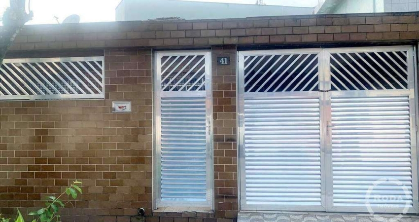 Casa Grande com 2 Dormitórios, Garagem para 2 Carros e Churrasqueira na Vila São Jorge em Santos
