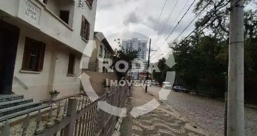Excelente Oportunidade, imóvel de 3 dormitórios com dependência a duas quadras da praia, Bairro José Menino, Santos-SP